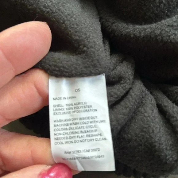 NWT PGA Tour Black Knit Beanie Hat - Picture 7 of 7